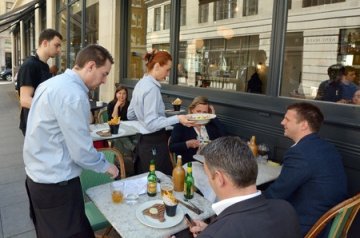 Chraňte své zákazníky a majetek pomocí okenních fólií pro restaurace